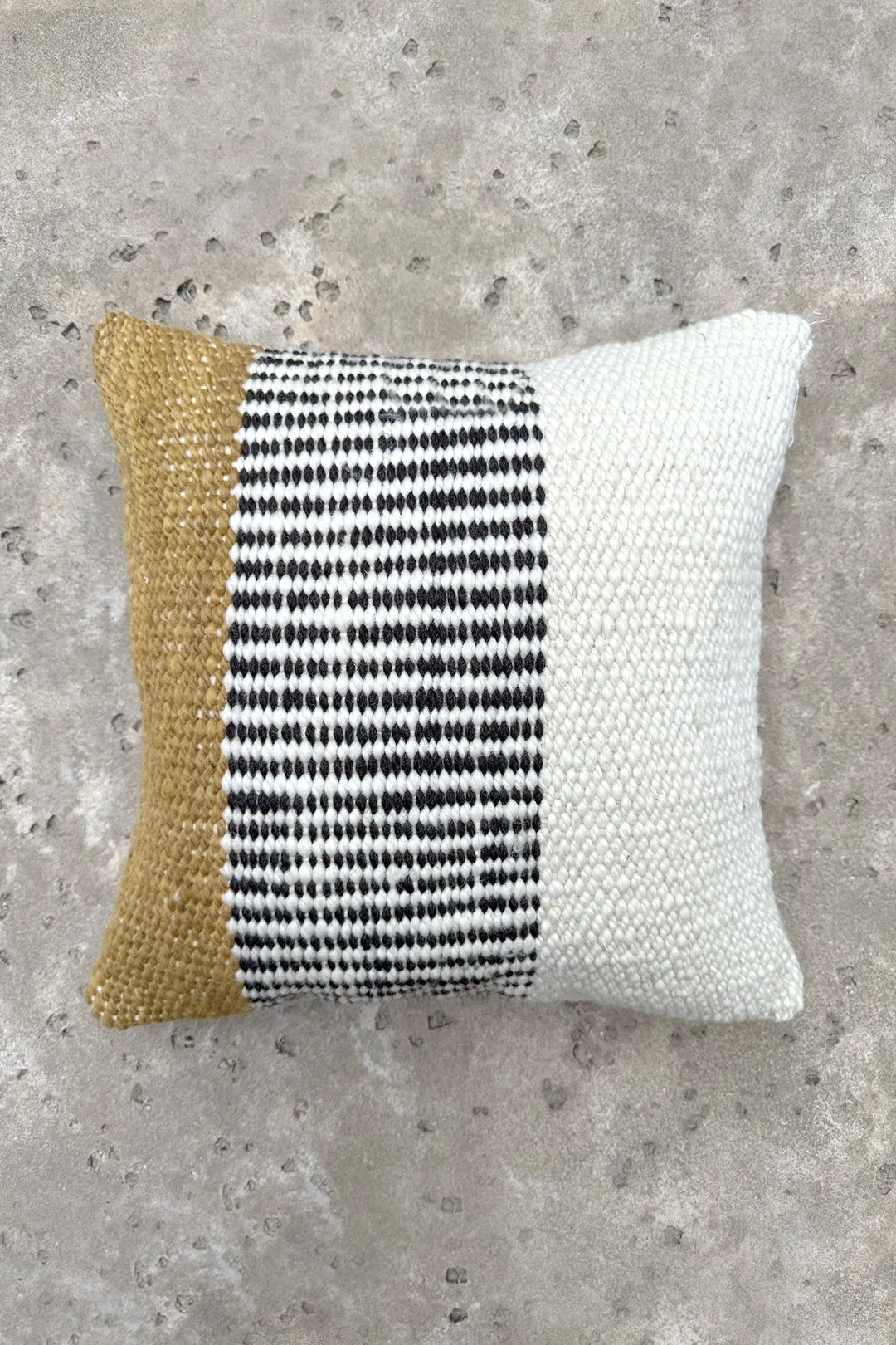 Aay Cushion 16"x16" - Image 2